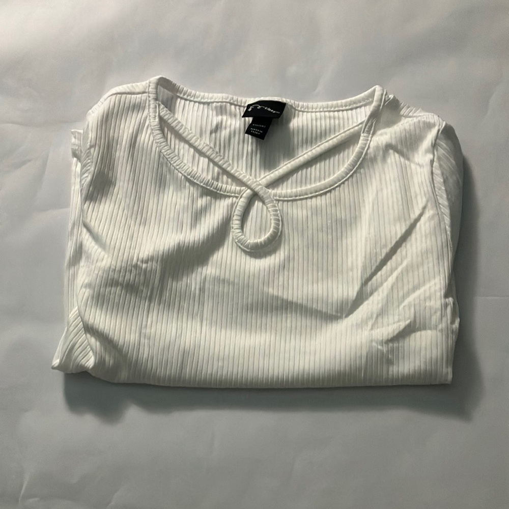 Cute cutout shirt
